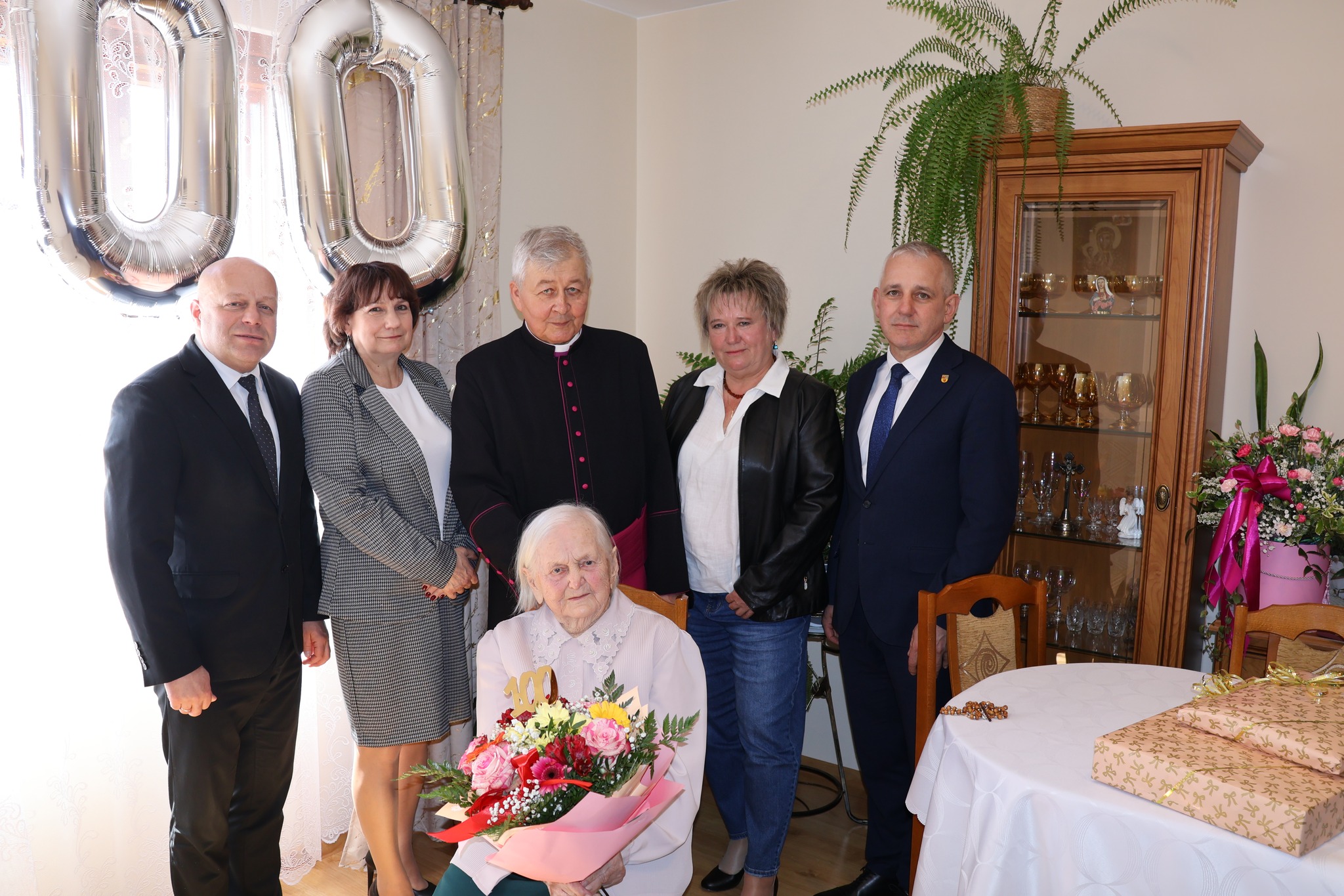 Wyjątkowy jubileusz w Golcach – 100 lat Pani Genowefy Krawiec